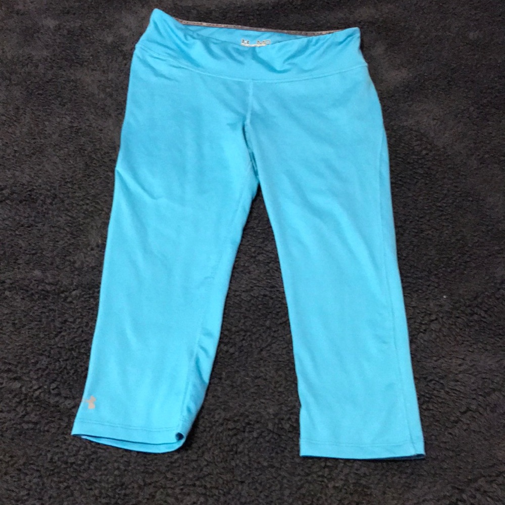 Cropped Under Armour workout leggings!!